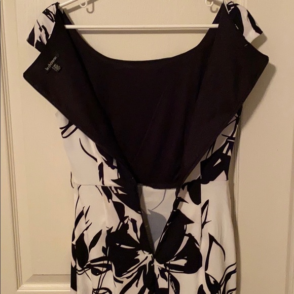 Le Chateau floral dress - Picture 3 of 5